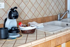 Fridge, microwave, oven, stovetop - Albachiara by the Sea, Villa with Spacious Veranda (Porto Torres)