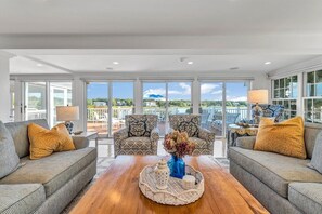 Smart-TV, peis og kontorer