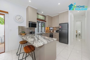 Fridge, microwave, oven, stovetop - HideAway in Hermit Park (Hermit Park)