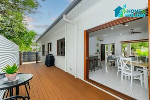 تناول الطعام بالخارج