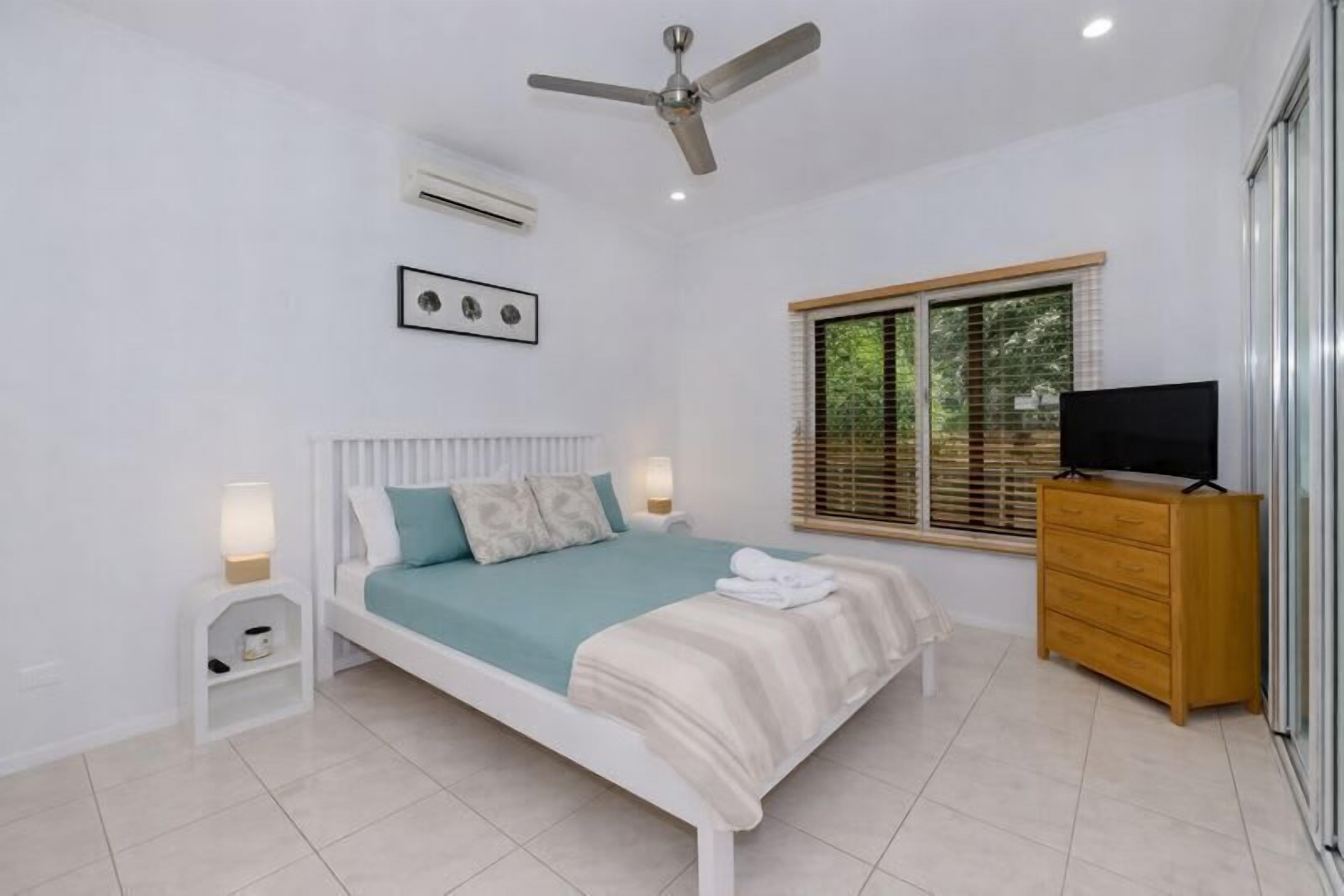 3 slaapkamers, een strijkplank/strijkijzer, wifi, beddengoed