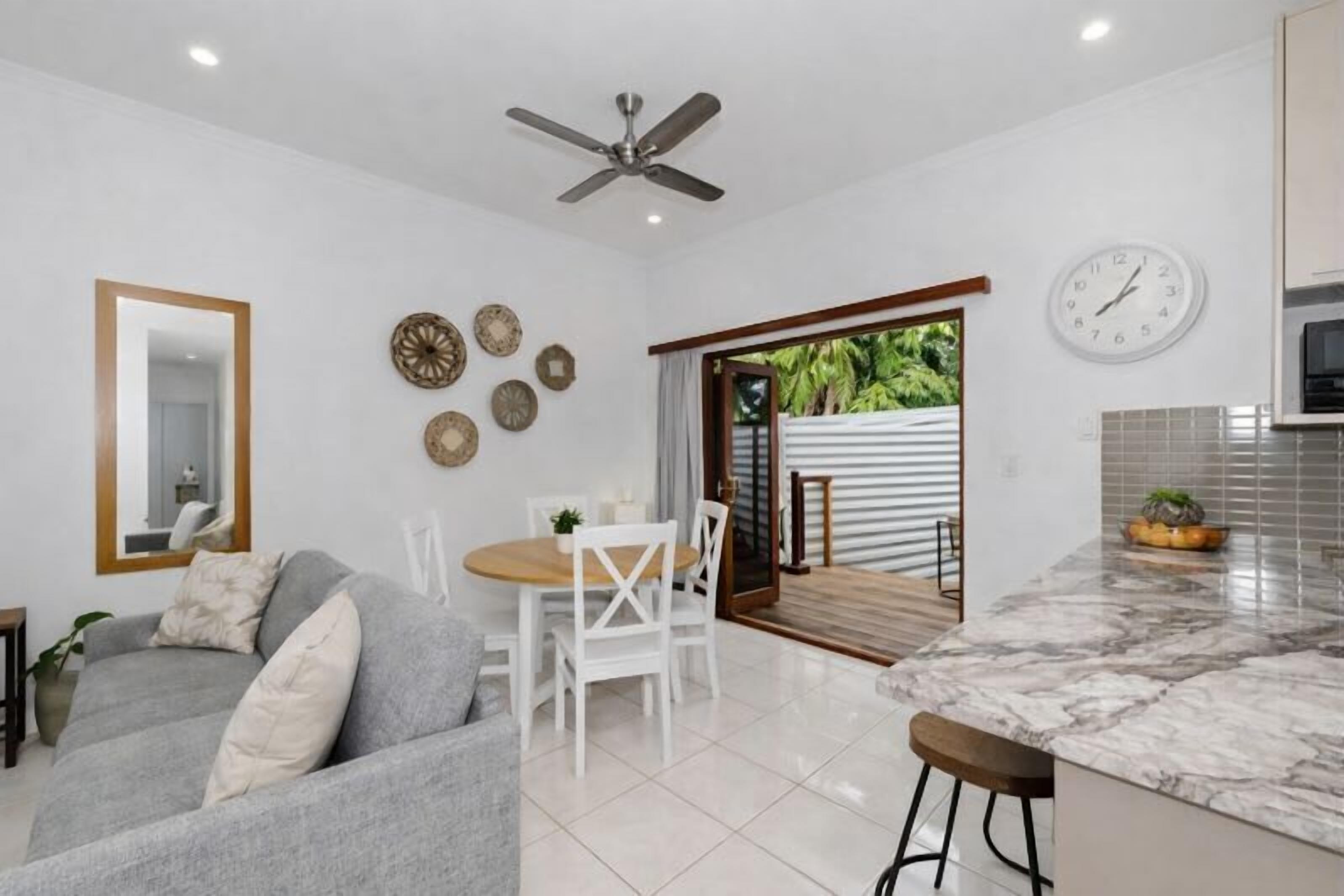 Televisión y oficina 