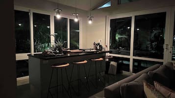 Villa, 1 habitación, para fumadores, balcón | Sala de estar
