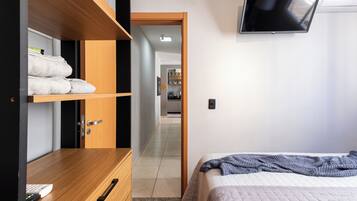 2 quartos, ferros/tábuas de passar roupa, Wi-Fi, roupa de cama