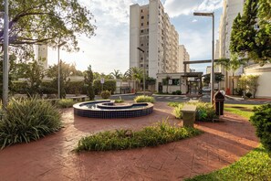 Property grounds - Flats Praia Uberlândia - Apartment close to Praia Clube Leisure area 24-hour doorman (Uberlândia)