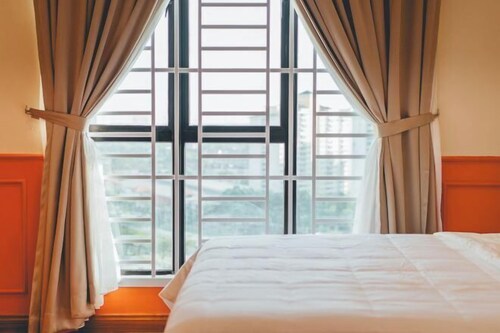 Platino Hermès Palette 3BR 6pax nr Paradigm mall