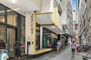 Miscellaneous - A Chic 2BR Apt, City Views Near Southern Cross (Melbourne)