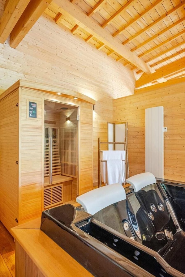 Deluxe Suite | Free WiFi