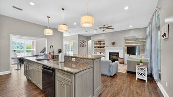 House, 4 Bedrooms | Interior