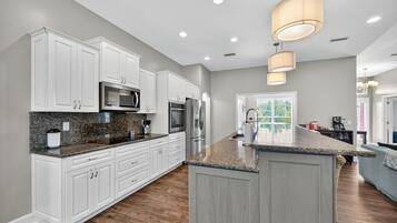 House, 4 Bedrooms | Private kitchen | Fridge, oven, coffee/tea maker