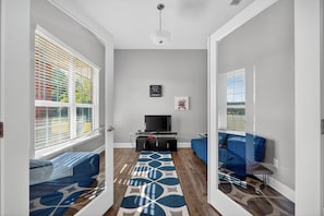 House, 4 Bedrooms | Living area