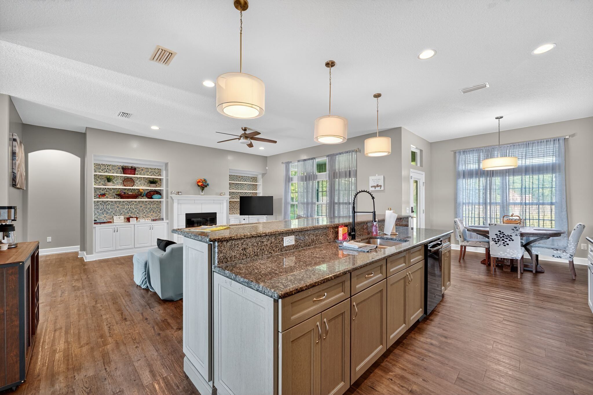 House, 4 Bedrooms | Private kitchen | Fridge, oven, coffee/tea maker