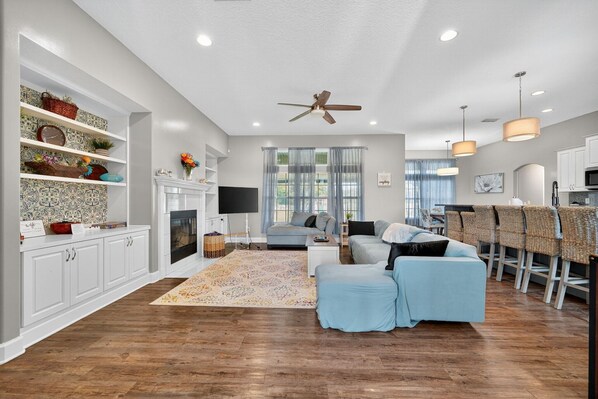 House, 4 Bedrooms | Living area