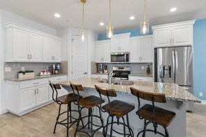 Townhome, 6 Bedrooms | Private kitchen
