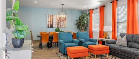 Stadtwohnung, 6 Schlafzimmer | Wohnbereich | Smart-TV