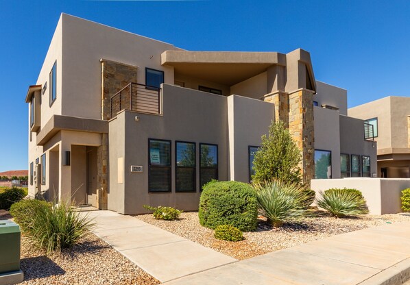 Townhome, 6 Bedrooms | Exterior