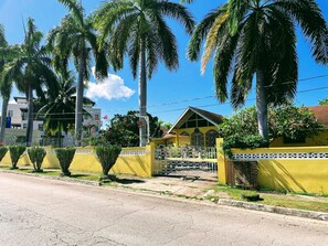 Villa, 6 Bedrooms | Property grounds