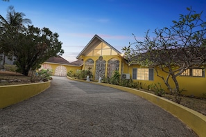 Huvila, 6 makuuhuonetta | Ulkopuoli