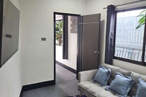 Room - Lovely 3 Bed 3 Bath Villa 400m To Beach (Phuket)