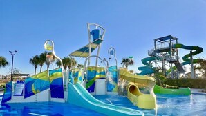 A water park with multiple slides and water features. - Stunning 4 Bed Townhome With Splash Pool-1160ks 4 Bedroom Townhouse (Davenport)