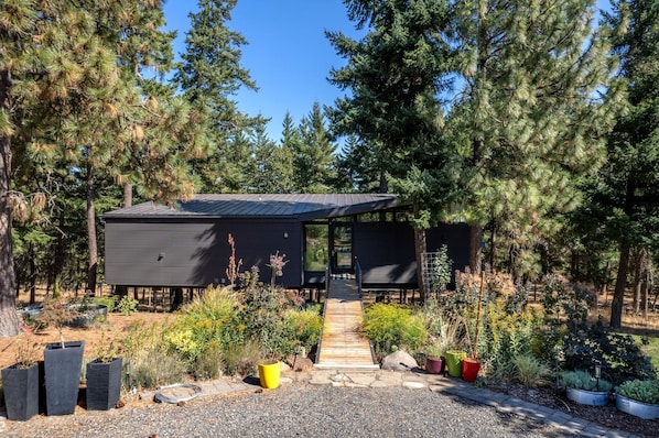 House, 2 Bedrooms | Exterior