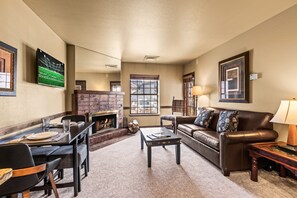 Appart'hôtel, 1 chambre | Coin séjour | TV connectée