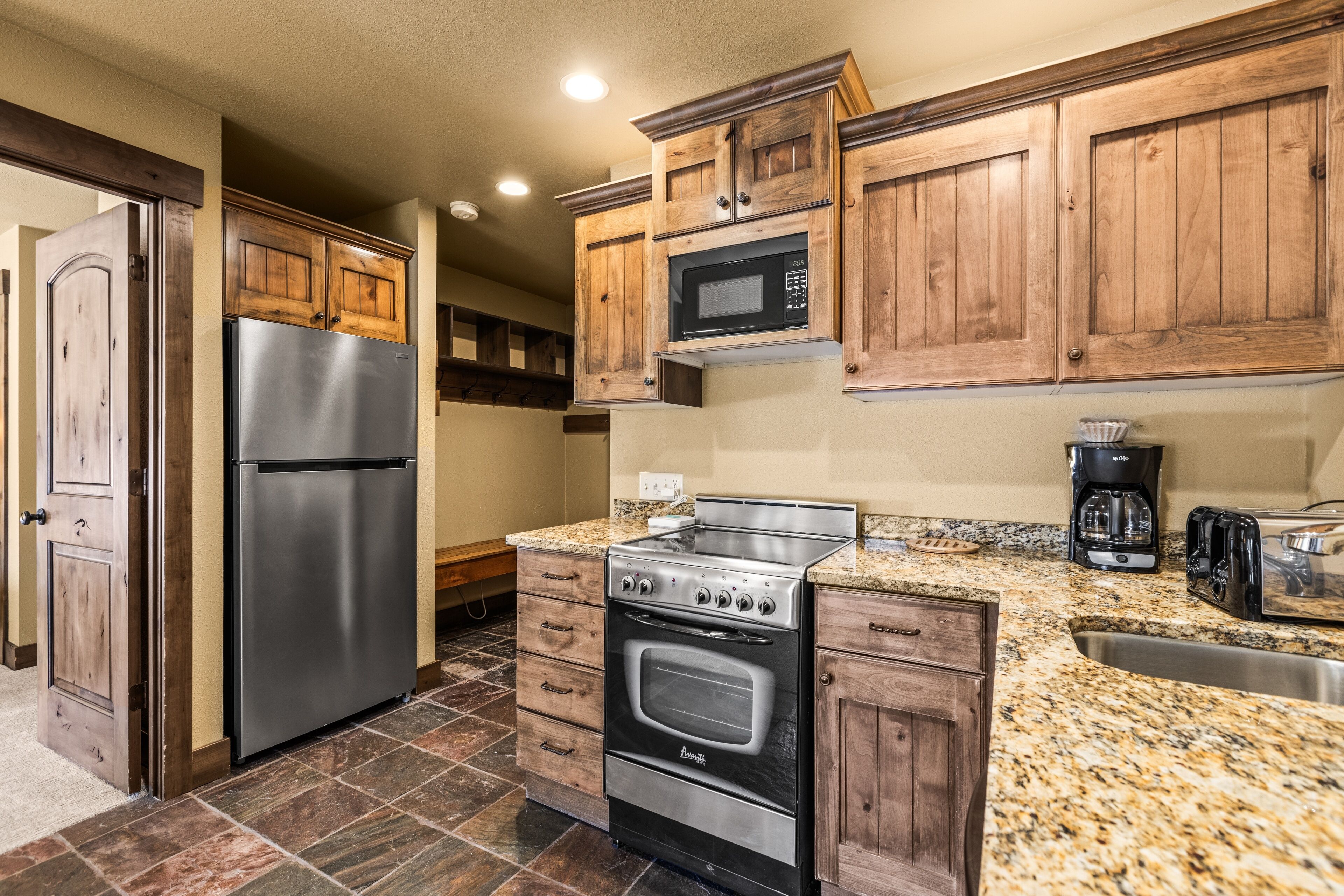 公寓式客房, 1 间卧室 | 私人厨房 | 冰箱、茶具/咖啡用具、烤面包机