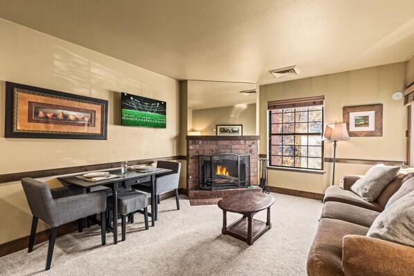 Condo, 1 chambre | Aire de séjour