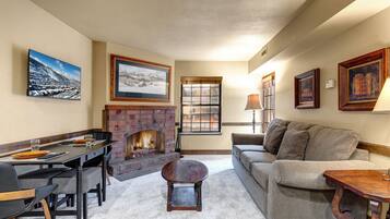 Condo, 1 habitación | Área de sala de estar