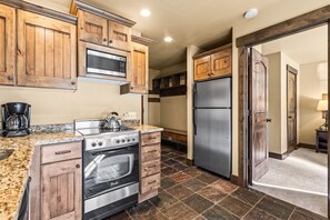 Leilighet, 1 soverom | Eget kjøkken | Kjøleskap, kaffetrakter/tekoker og brødrister