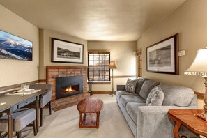 Condo, 1 Bedroom | Living area