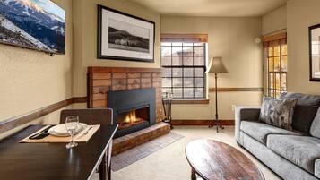 Condo, 1 Bedroom | Living area