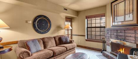 Condo, 1 Bedroom | Living area