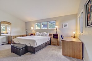 5 bedrooms, desk, laptop workspace, iron/ironing board - Legends 11 5 Bedroom Townhouse (Copper Mountain)