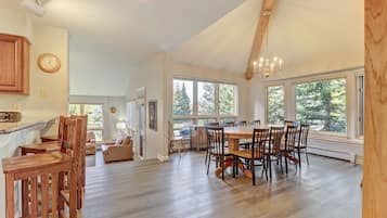 Casa de ciudad, 5 habitaciones | Restaurantes