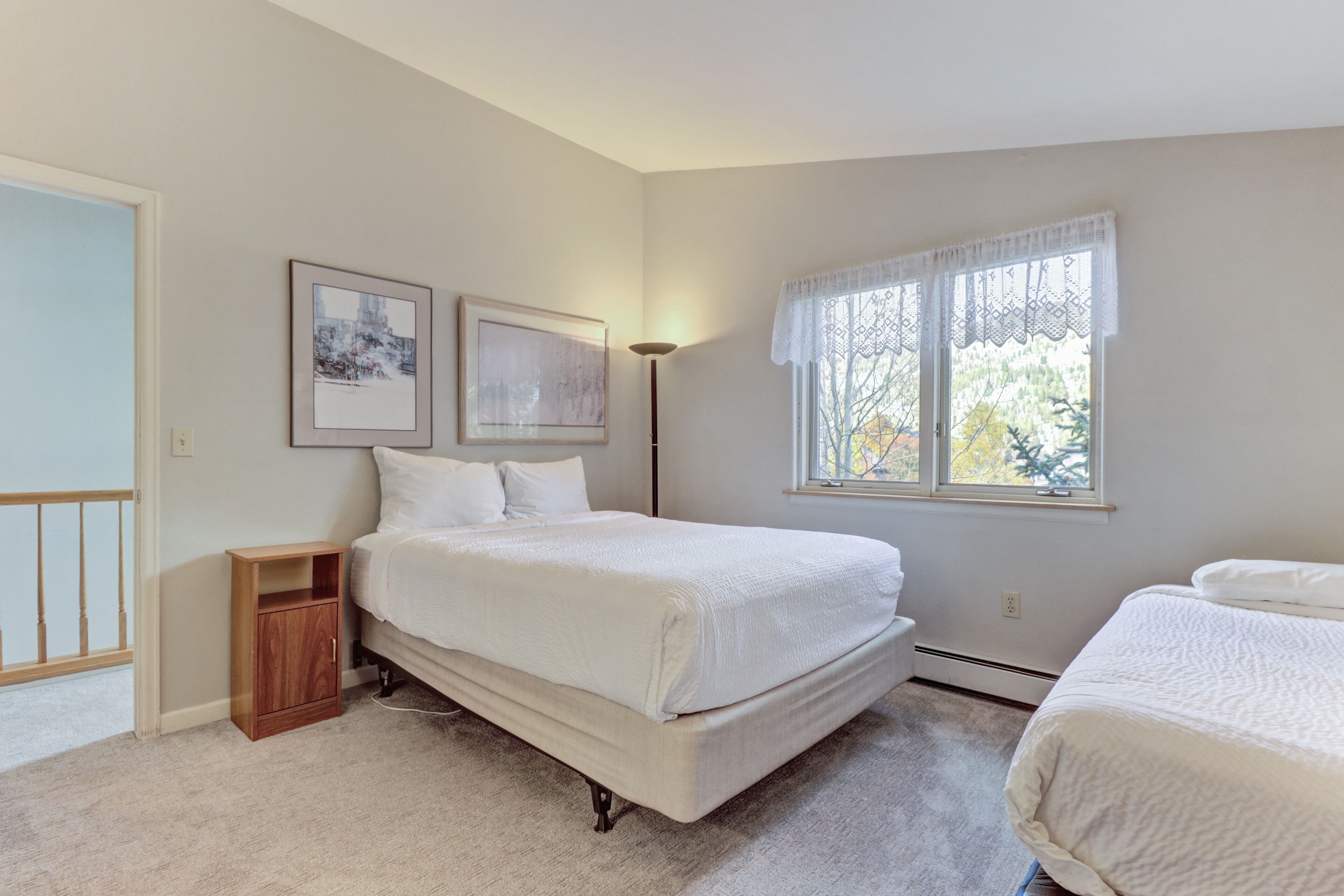 5 slaapkamers, een laptopwerkplek, een strijkplank/strijkijzer