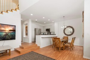Condo, 2 Bedrooms | Dining