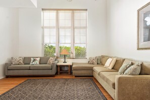 Leilighet, 2 soverom | Oppholdsområde | Smart-TV