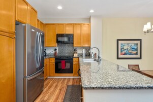 Refrigerador, horno, cafetera/tetera, tostadora