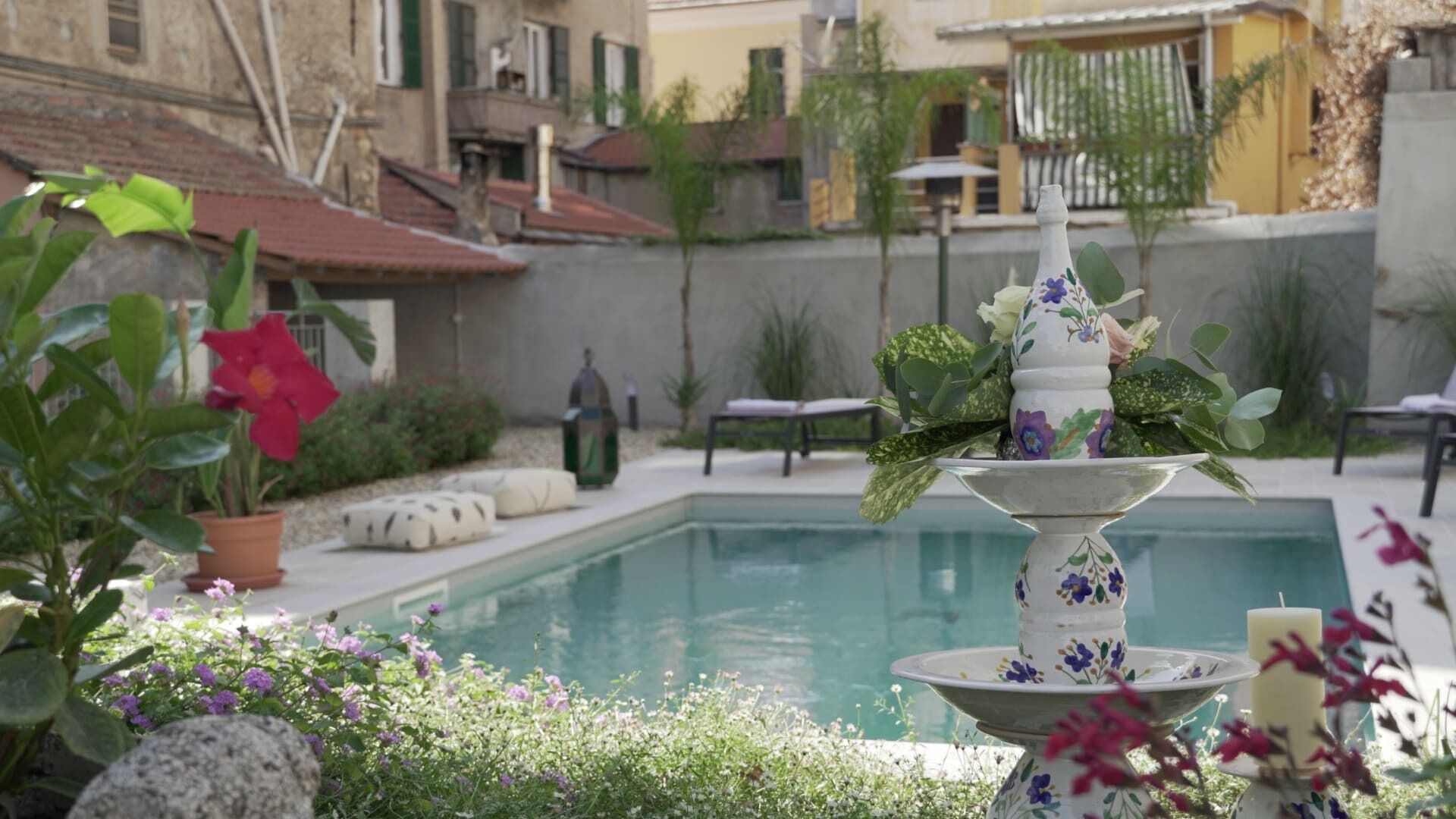 季节性开放的室外游泳池