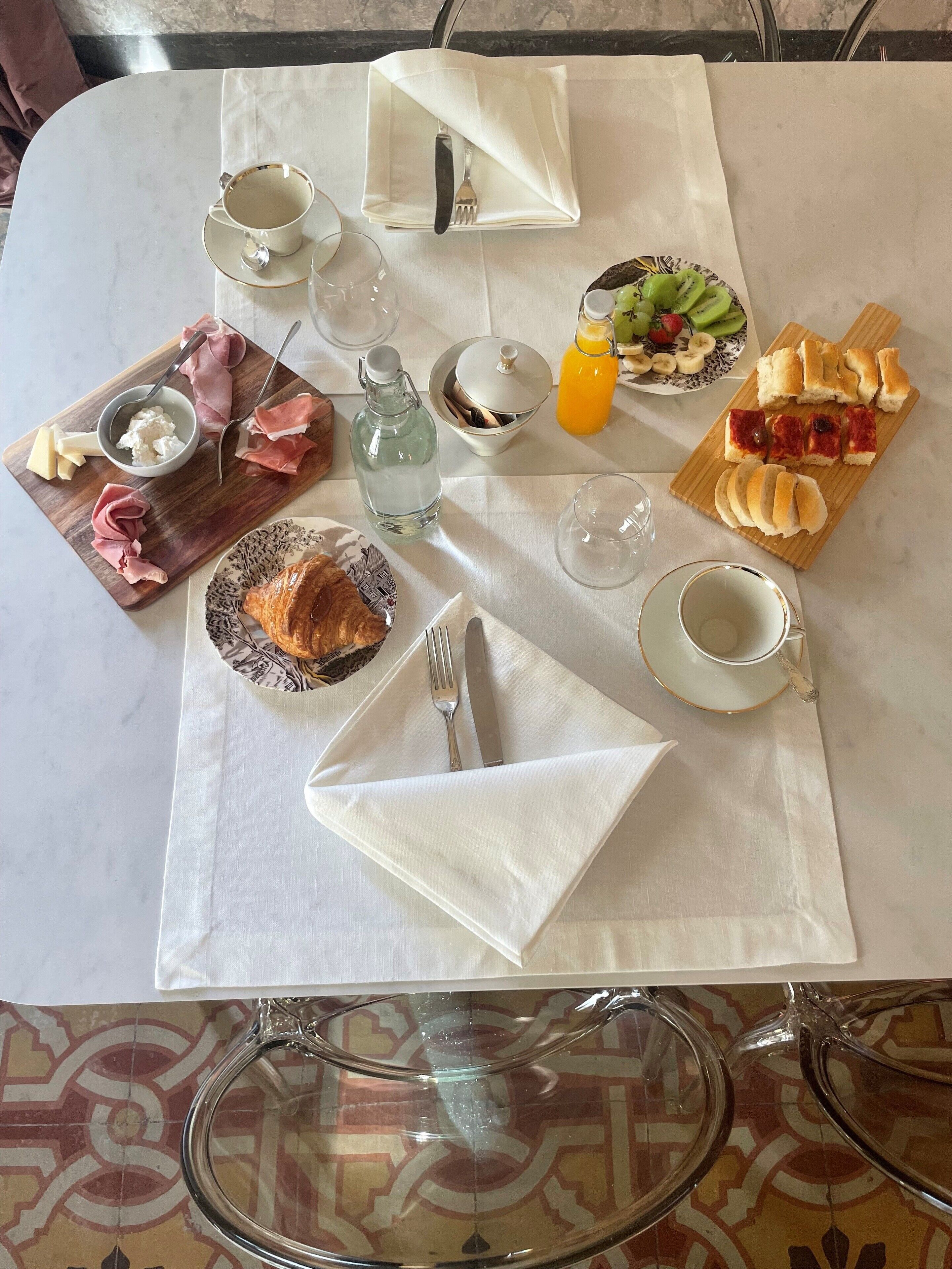 Free daily full breakfast 