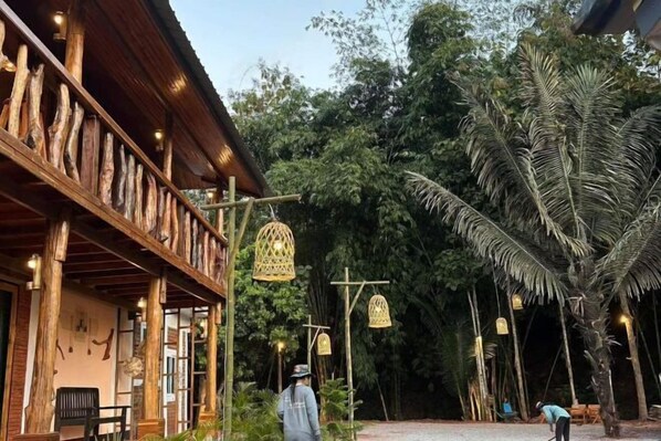 Garden - Him Doi Villa (Bo Kluea)