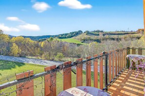 Outdoor dining - Cosy and Bright in Montclar, Alpes-de-Haute-Provence (Montclar)
