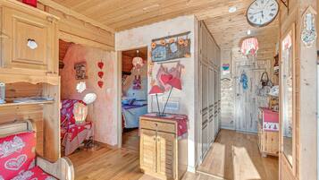 2 chambres, fer et planche à repasser