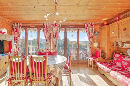 Interior. Cosy and Bright in Montclar, Alpes-de-Haute-Provence
