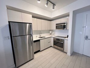 Luxury Apartment, 2 Bedrooms, Non Smoking | Private kitchen