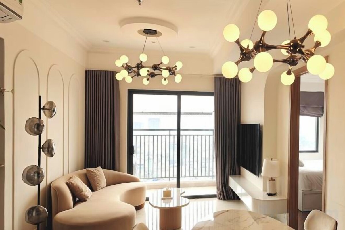 Deluxe Three-Bedroom Apartment with Balcony
