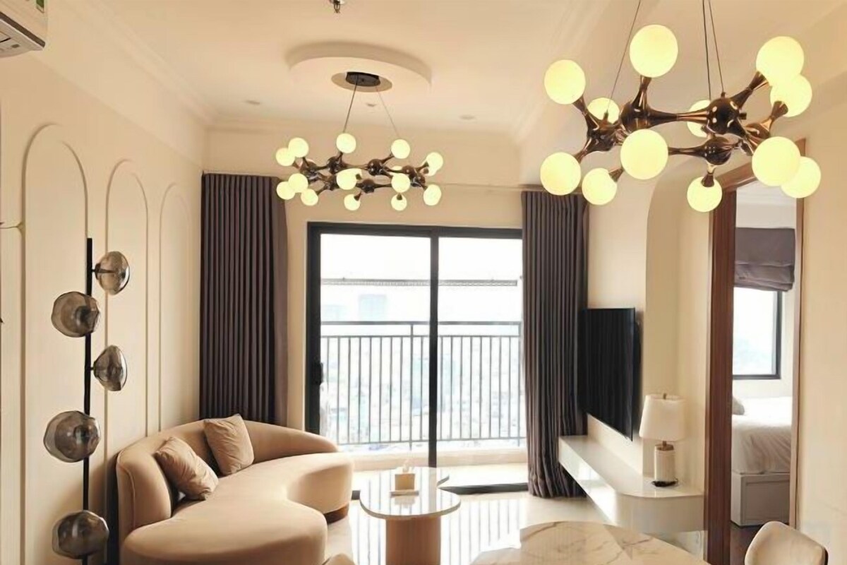 Deluxe Three-Bedroom Apartment with Balcony