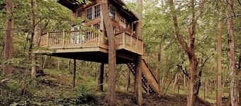 Magical Tree House Rental near Kansas City for Glamping in Missouri