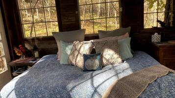 1 bedroom, desk, bed sheets